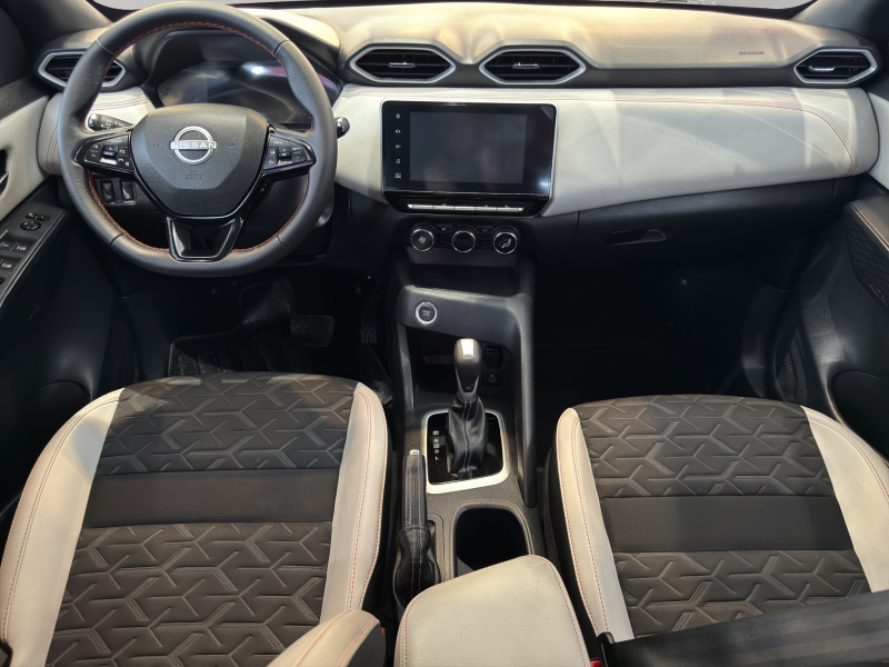 Nissan Magnite  5 pts. Exclusive, 1.0T, TM5, piel, RA-16 2025